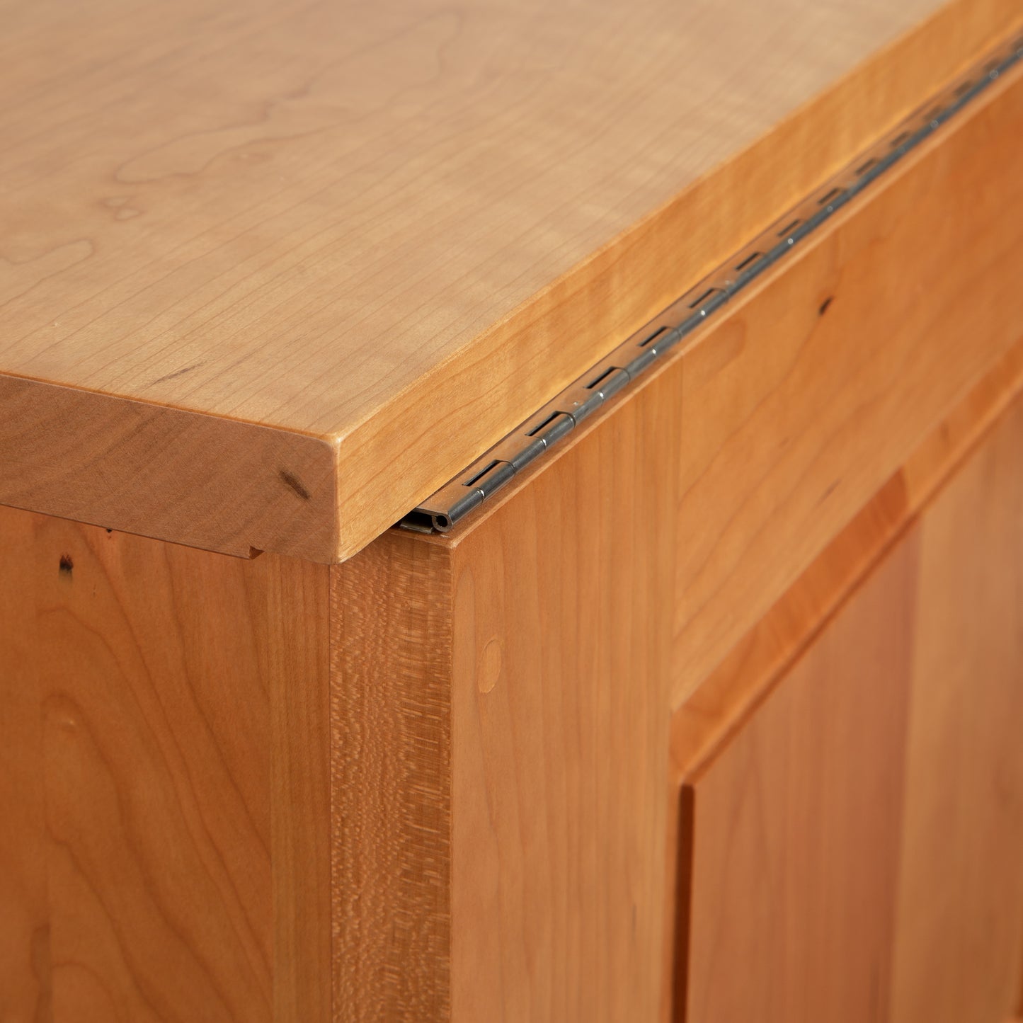 Lyndon Furniture New England Shaker Blanket Box crafted from North American hardwoods, highlighting the fine wood grain and sturdy metal piano hinge.