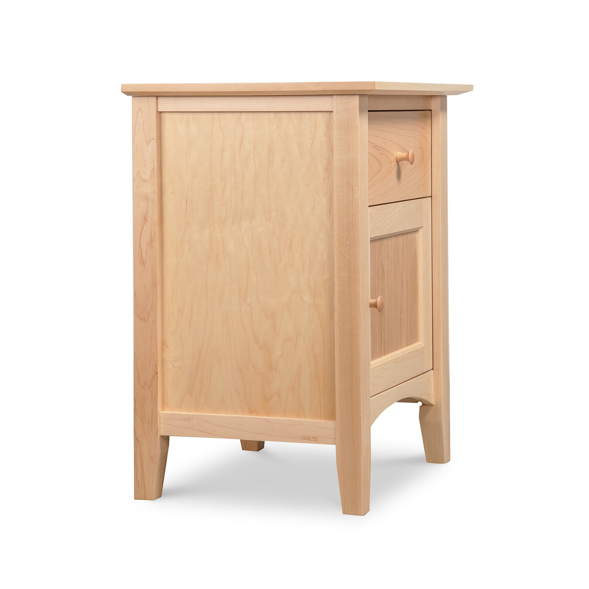 Maple Corner Woodworks American Shaker nightstand with 1 drawer and 1 door, showcasing Vermont craftsmanship in solid wood.