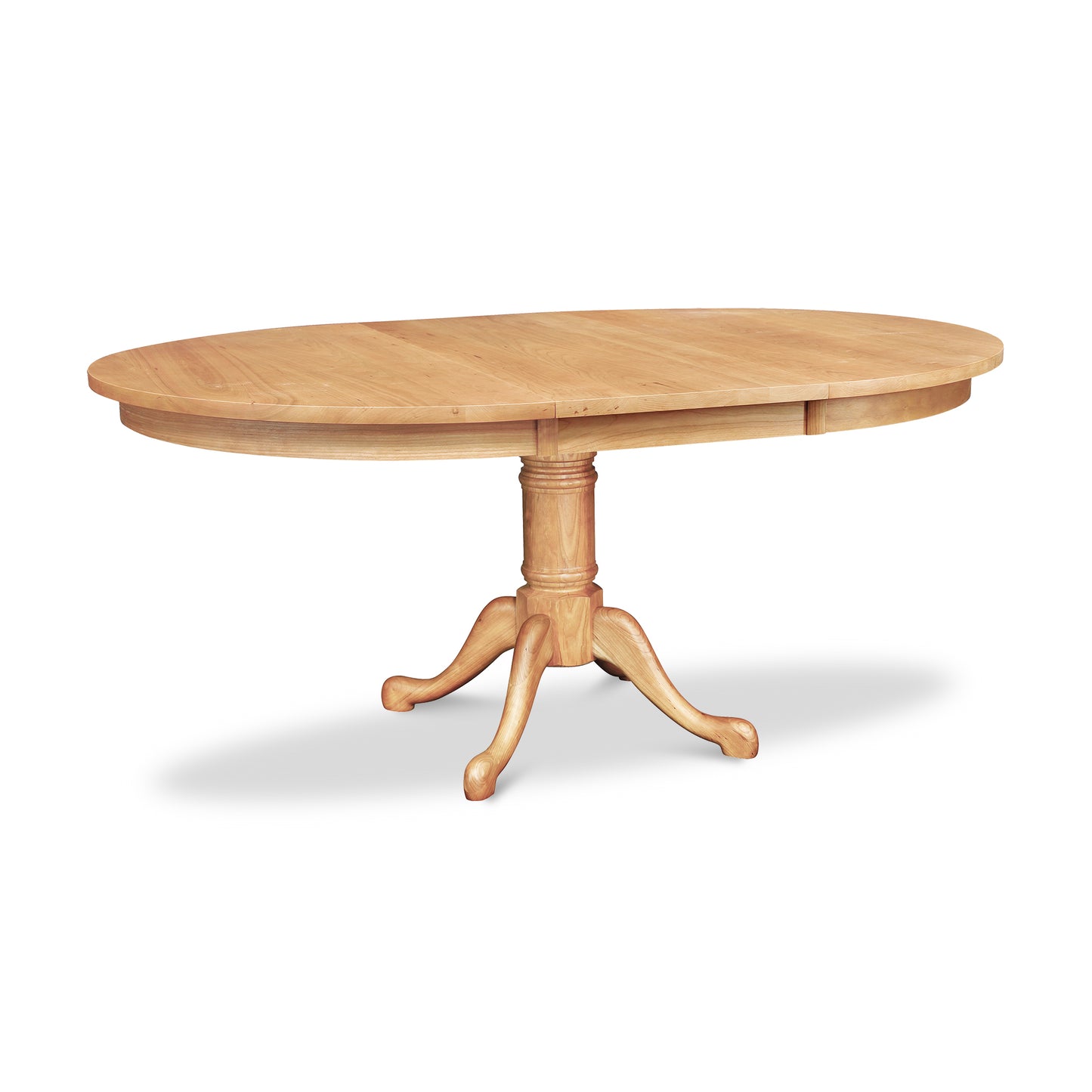 A traditional claw foot Lyndon Furniture Cabriole Single Pedestal Round Extension Table with a pedestal base.
