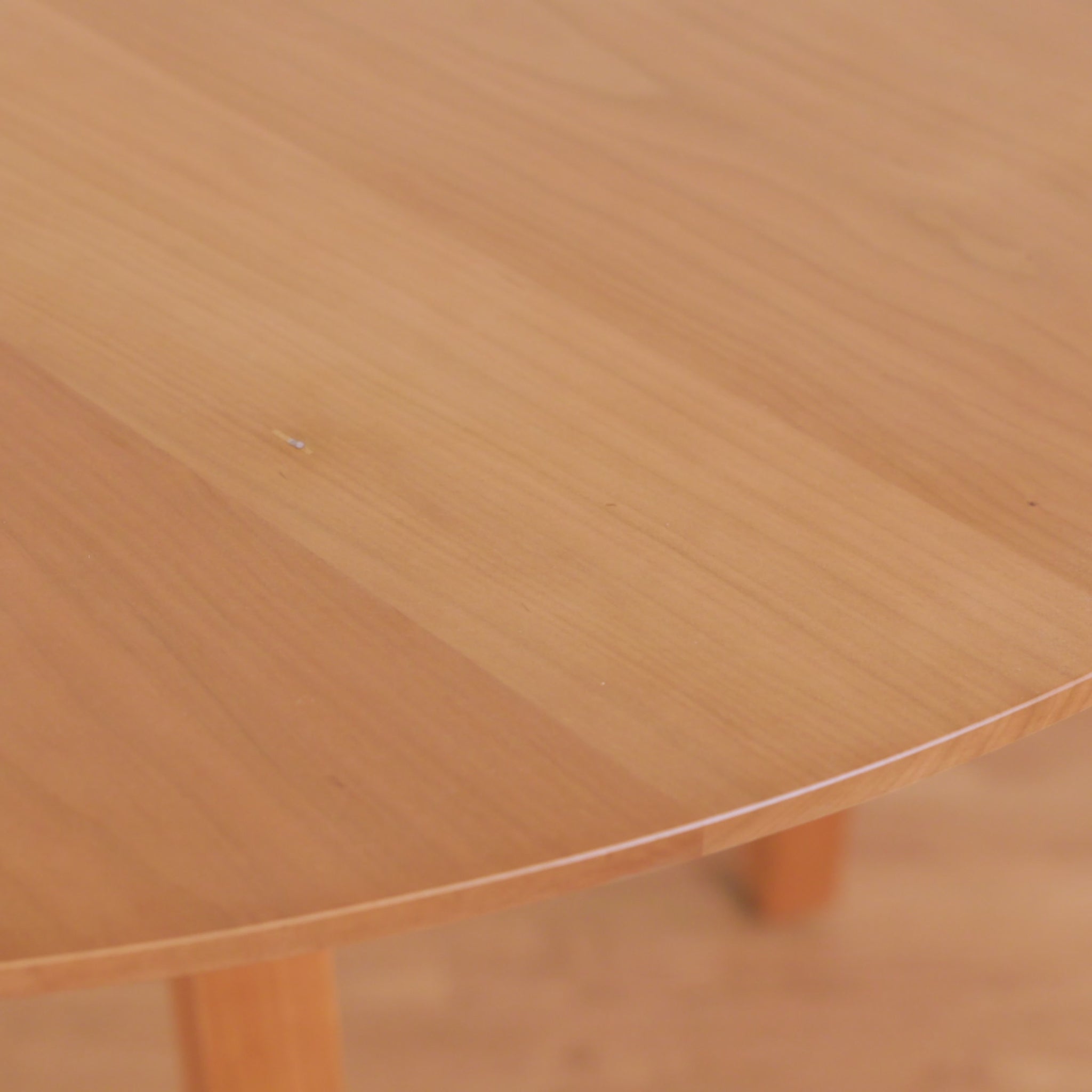 Short video showing the characteristics of the Vermont Modern Pedestal Table, including the solid wood construction, edge profiles and modern design.