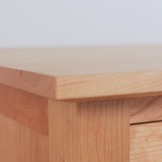 A short product video showing the main features of our handcrafted dressers in the American Shaker Collection by Maple Corner Woodworks. These captured features include close ups of edge profiles, drawer slides and the solid hardwoods.