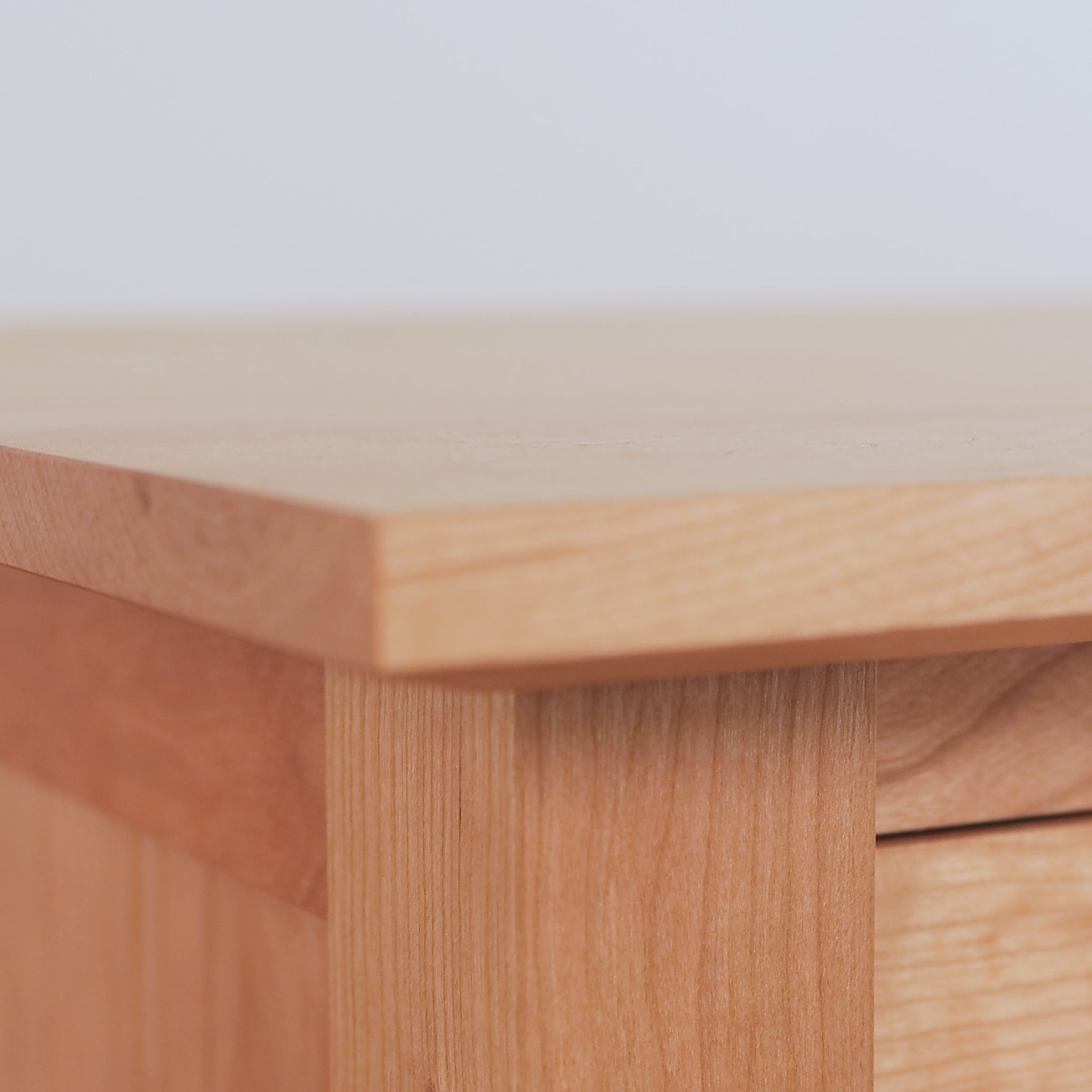 A short product video showing the main features of our handcrafted dressers in the American Shaker Collection by Maple Corner Woodworks. These captured features include close ups of edge profiles, drawer slides and the solid hardwoods.